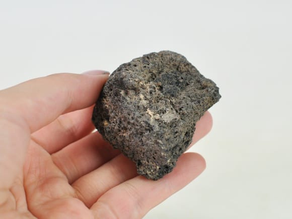 溶岩石(ようがんせき)小サイズ