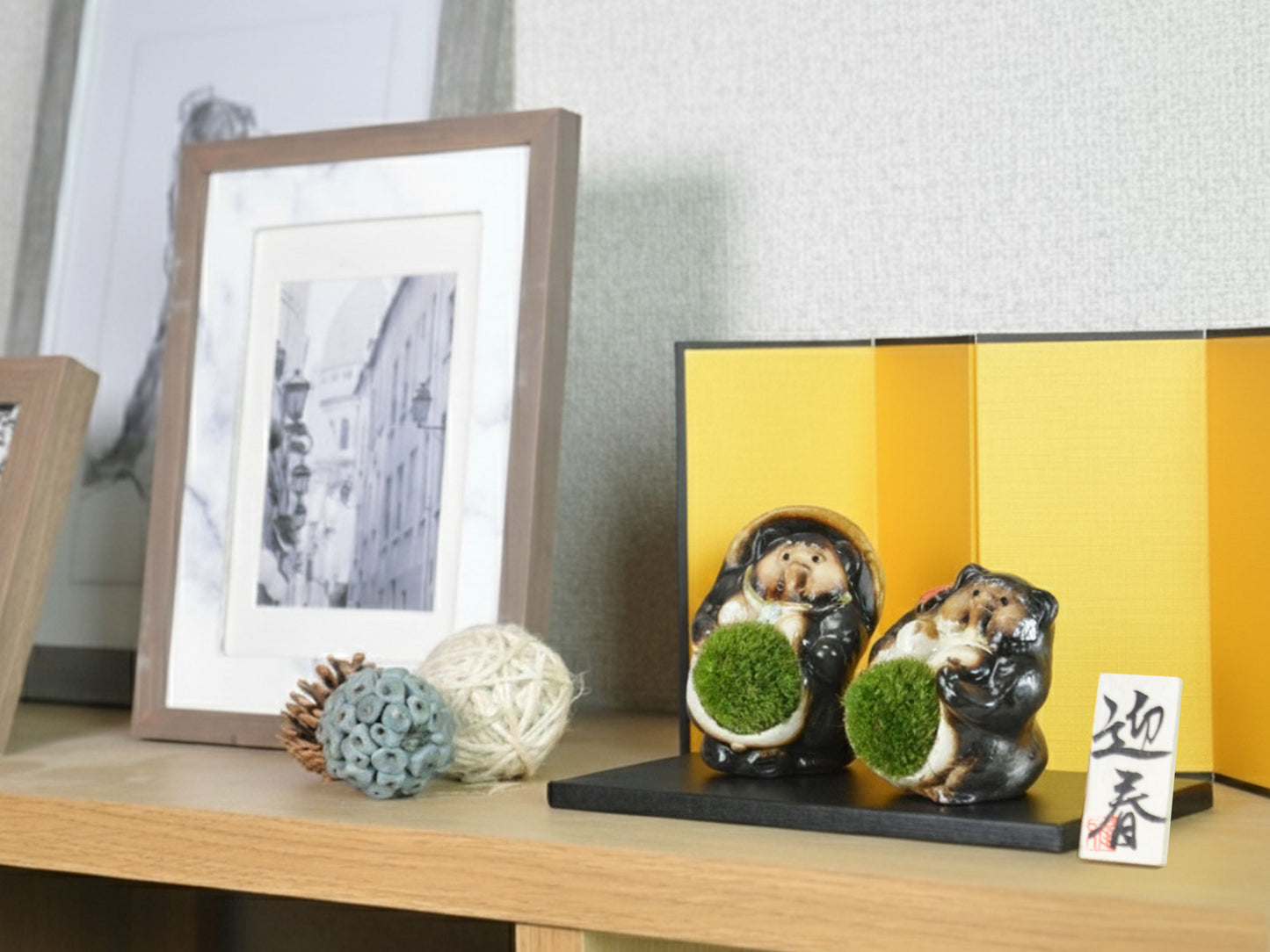 夫婦たぬき迎春セット　【屏風、敷板、木札、竹かご付き】