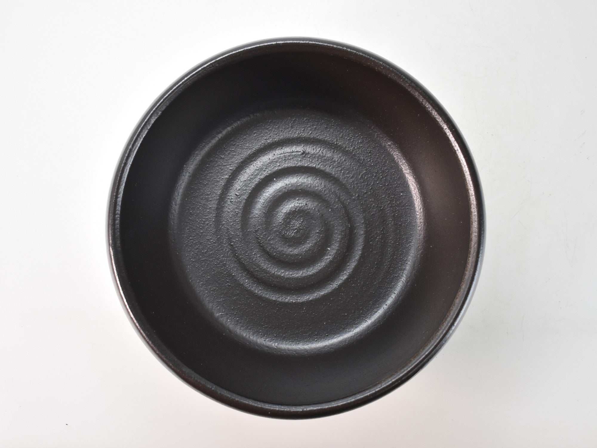 信楽焼 黒マット 丸 水鉢 穴なし10号 幅30cm×高さ15cmの販売｜盆栽妙