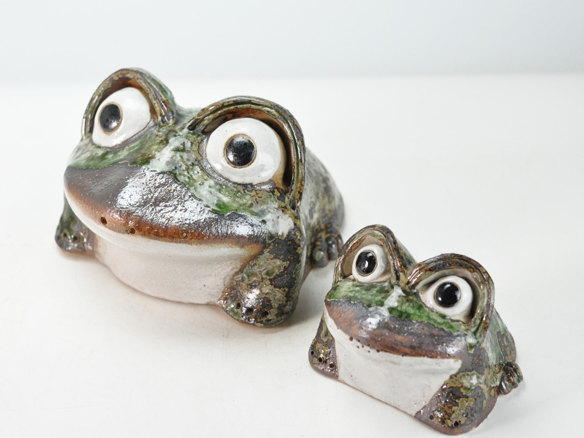 信楽焼　手作り出目立ち蛙　(特大) 高さ52㌢　7号9号笑い蛙　3点セット 信楽焼 手作り出目立ち蛙 (特大) 高さ52㌢ 7号9号笑い蛙