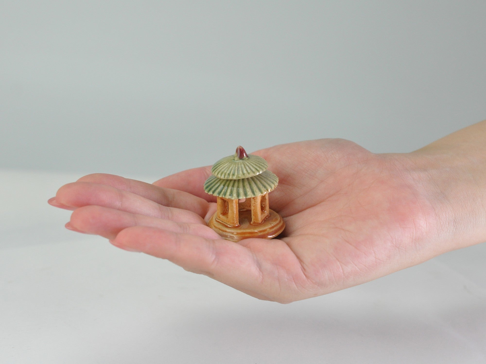 陶器の置物 フィギュア 二層草亭の販売｜盆栽妙 – 盆栽妙 本店