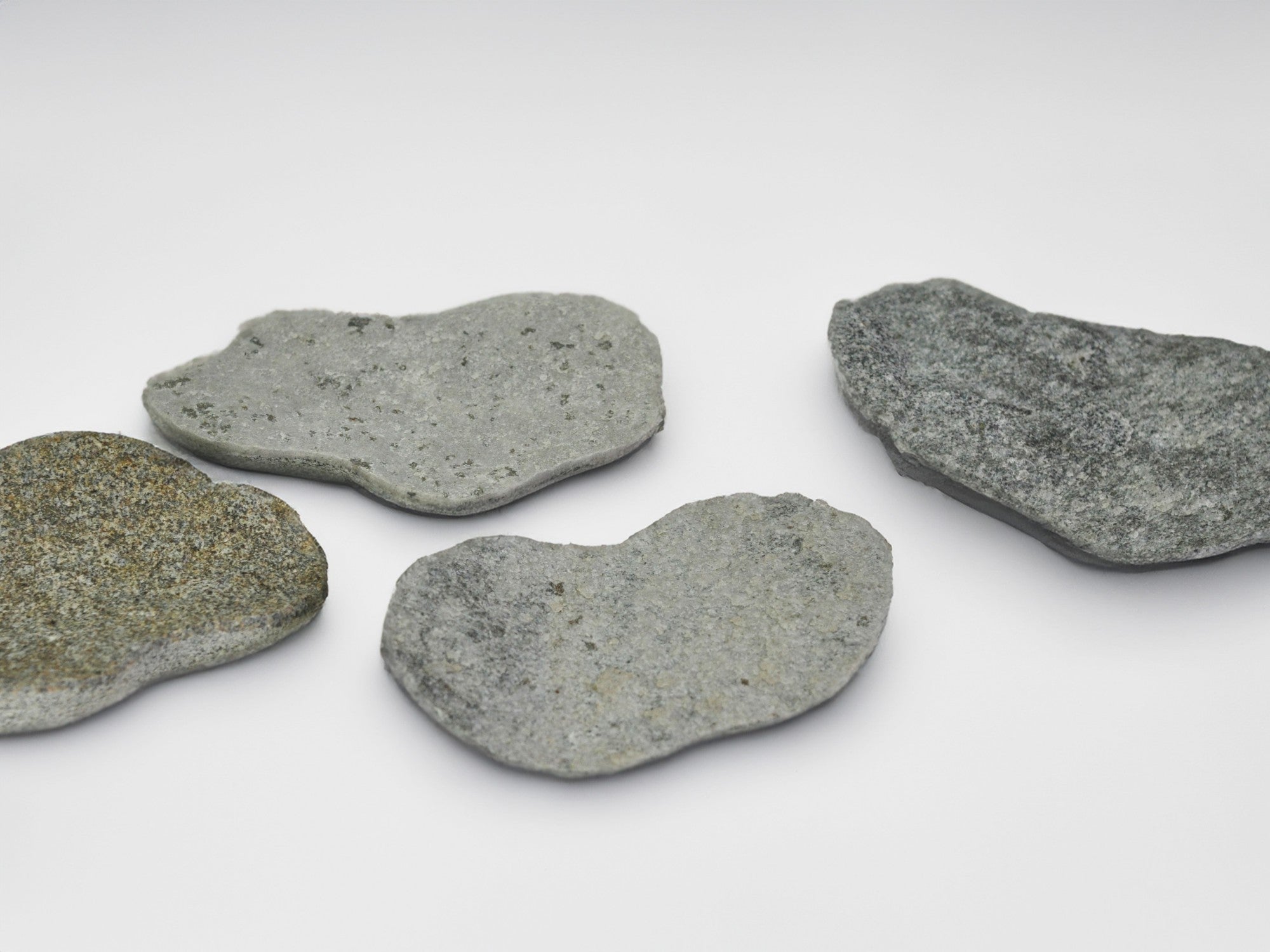 （み143）平石　石皿　特大　料理の盛り付け　盆栽飾り み143）平石 石皿 特大 料理の盛り付け 盆栽飾り み143）平石 石皿