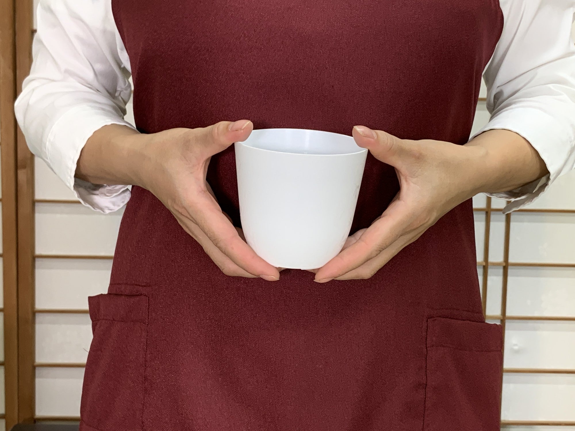 プラ鉢 3号 スタンダード丸鉢リーフ模様 ホワイト 3.5TKM 幅9.2cm×高さ