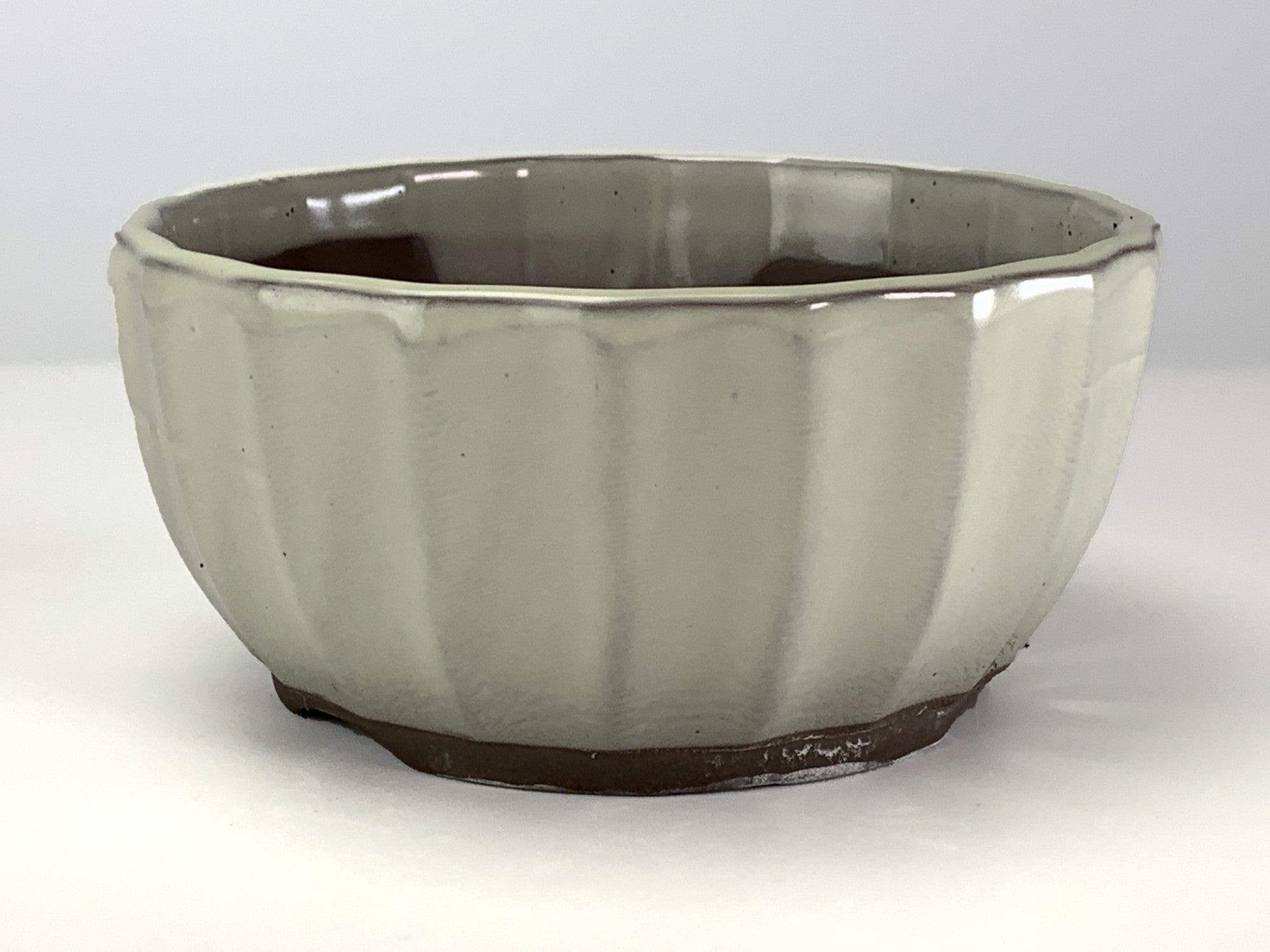 瀬戸焼 菊型5号 クリーム 幅15cm×高さ7cm の販売｜盆栽妙 – 盆栽妙 本店