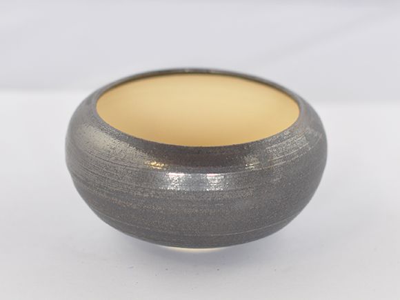 黒丸和鉢 金彩 宗蔵作　【盆栽鉢】【4号】【信楽焼】 幅11.5cm×高さ6.5cm