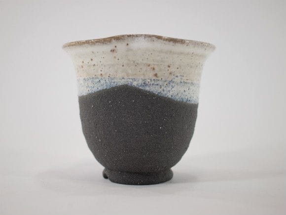 グレーの木のシルエット陶器