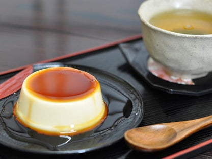 お花の盆栽とお菓子セット ミニ長寿梅と神戸プリン 受け皿付き