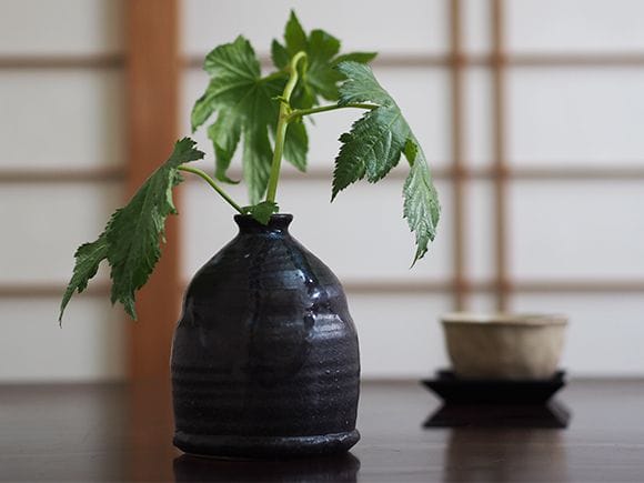 一輪差し／釣鐘形／信楽焼花入／勝己造 一輪挿し】生子流つり鐘花入｜盆栽妙 – 盆栽妙 本店
