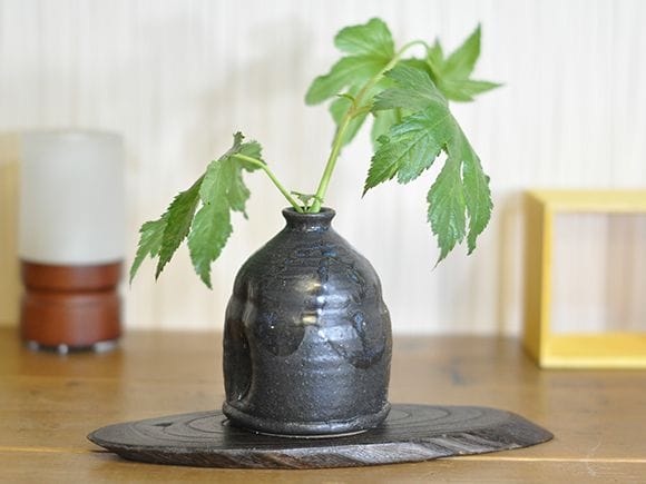 一輪差し／釣鐘形／信楽焼花入／勝己造 一輪挿し】生子流つり鐘花入｜盆栽妙 – 盆栽妙 本店