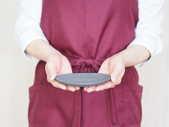 【山野草鉢】黒いぶし手作り 楕円 4.5号 幅14.5cm×高さ1.5cm