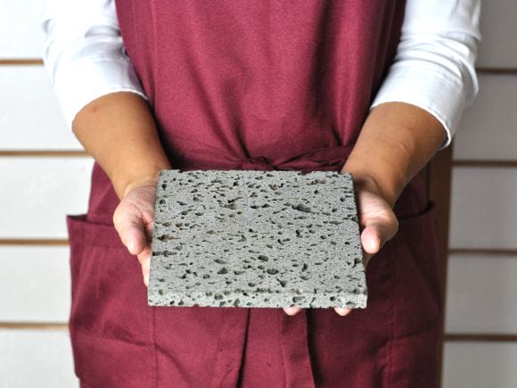 溶岩石の苔玉置き 大 16cmを販売｜盆栽妙 – 盆栽妙 本店