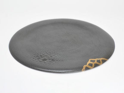 作家物　金彩絵付け黒皿　伊藤光伸作　幅28cm×高さ0.5cm