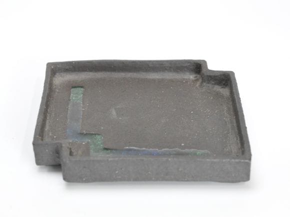 作家物　ビードロ釉角欠け黒皿　伊藤光伸作　幅16.2cm×高さ2.7cm
