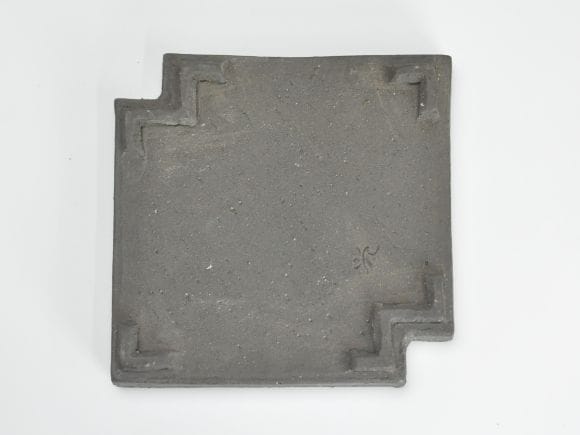 作家物　ビードロ釉角欠け黒皿　伊藤光伸作　幅16.2cm×高さ2.7cm