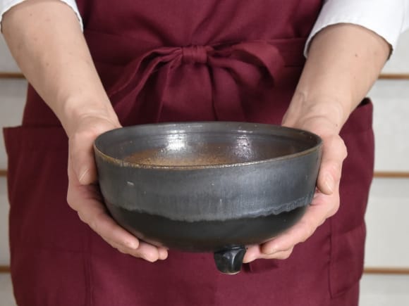銀彩丸三ツ足 6号 幅約19cm×高さ約10cm