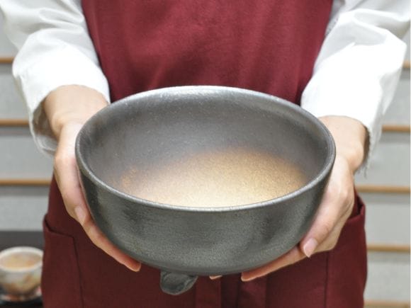 銀彩丸三ツ足 6号 幅約19cm×高さ約10cm
