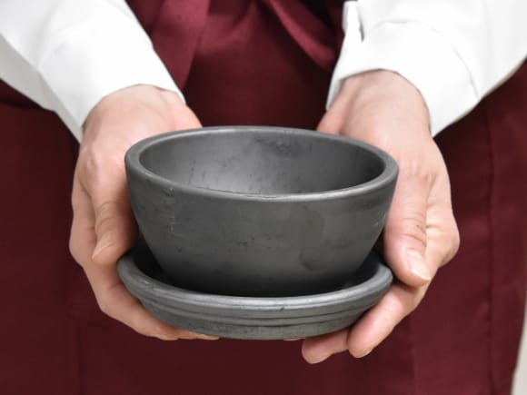 椀型いぶし 4号【受け皿付き】幅約12～13cm×高さ約6～7cm 受け皿幅約12～13cm×高さ約2cm