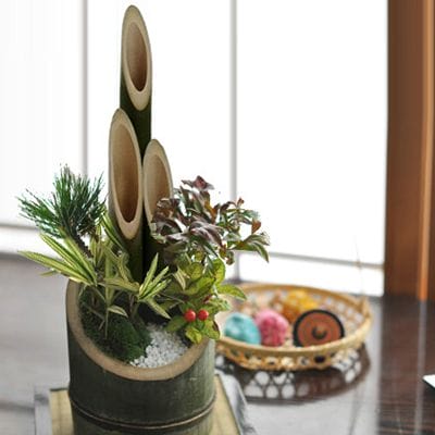 ミニ門松　【12月23日以降にお届け】お正月を派手やかに飾る縁起の良い植物寄せ植え