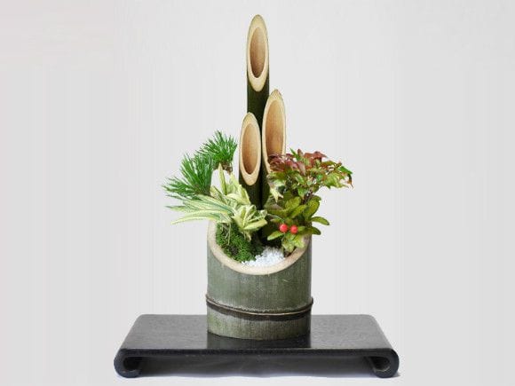 ミニ門松　【12月20日以降にお届け】お正月を派手やかに飾る縁起の良い植物寄せ植え