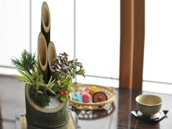 ミニ門松　【12月20日以降にお届け】お正月を派手やかに飾る縁起の良い植物寄せ植え