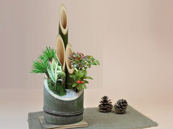 ミニ門松　【12月20日以降にお届け】お正月を派手やかに飾る縁起の良い植物寄せ植え