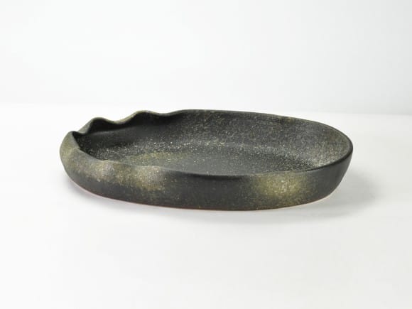 【美品】　信楽焼　窯肌変形小判水盤　生け花　花器　モダン 信楽焼】 窯肌変形小判水盤18号 幅54cm×奥行き33cm×高さ7.5cmを販売